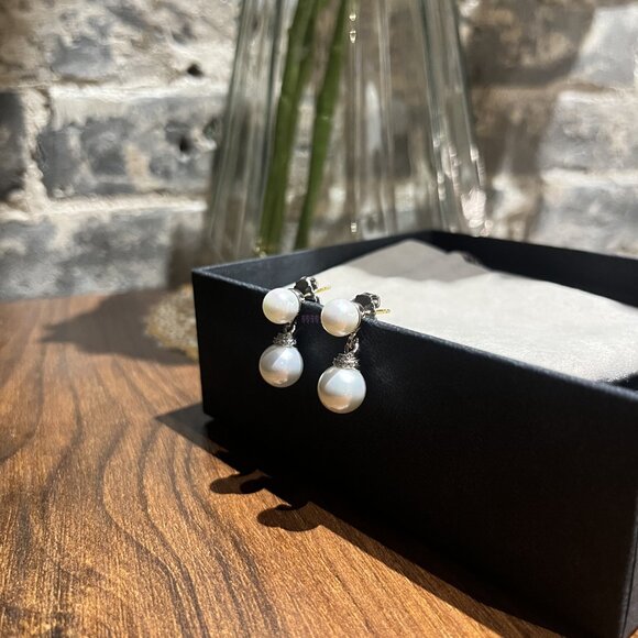 D̲a̲v̲i̲d̲ ̲Y̲u̲r̲m̲a̲n̲ Pearl Earrings - Picture 2 of 5